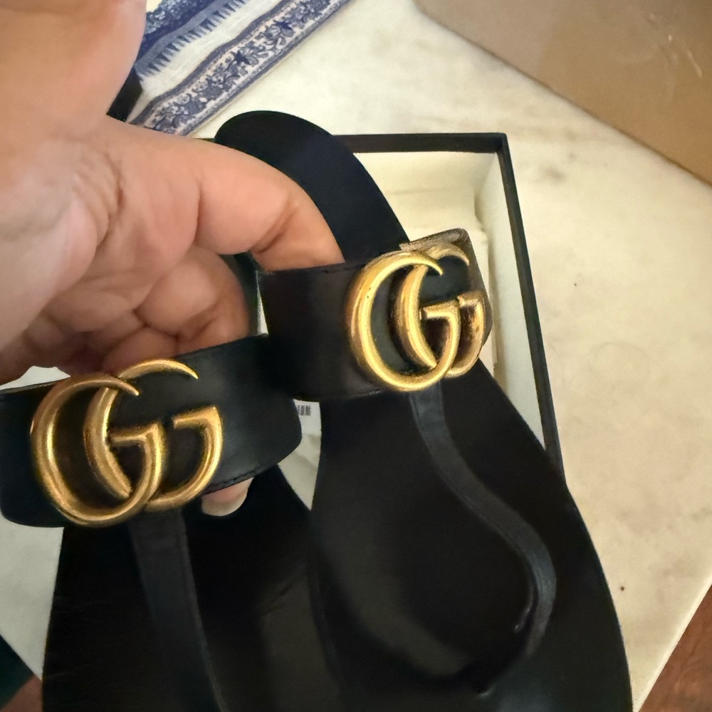 Gucci Black Leather Sandals with Gold Accent - Picture 7 of 8